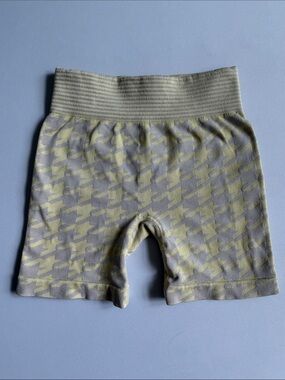 Prozis Women's Athletic Shorts in Light Yellow and Light Gray